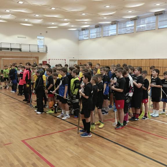 SESTAVA ZŠ HRONOV:
MARTIN JANOUŠEK, VOJTĚCH OBST, JOSEF NOVOTNÝ, JAKUB NOVOTNÝ, TOMÁŠ LINDR, JAN MACHÁČEK, ČENĚK THÉR, ŠIMON BAUDYŠ, ONDŘEJ PAVLÍČEK, FILIP KREJBICH, ONDŘEJ POLÁK, FILIP DOSTÁL.