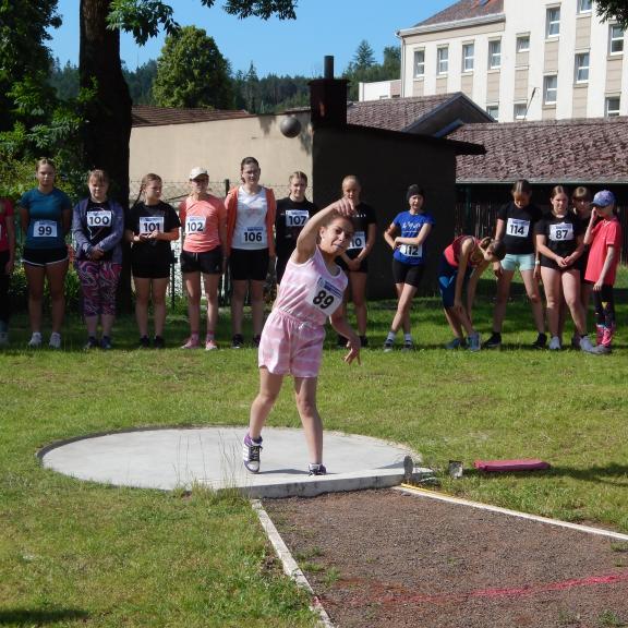 ... druhý den je vystřídli mladší kamarádi.