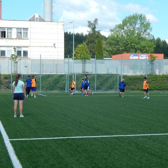 První den se fotbalu, přehazované i beach volejbalu věnovali mladší a druhý den starší žáci.
