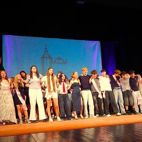 ... zakončil program společný zpěv Závěrečné