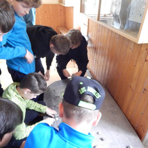 Chlapci jako tvůrci ohně...