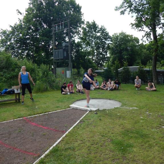 První den patřily atletické disciplíny starším žákům...