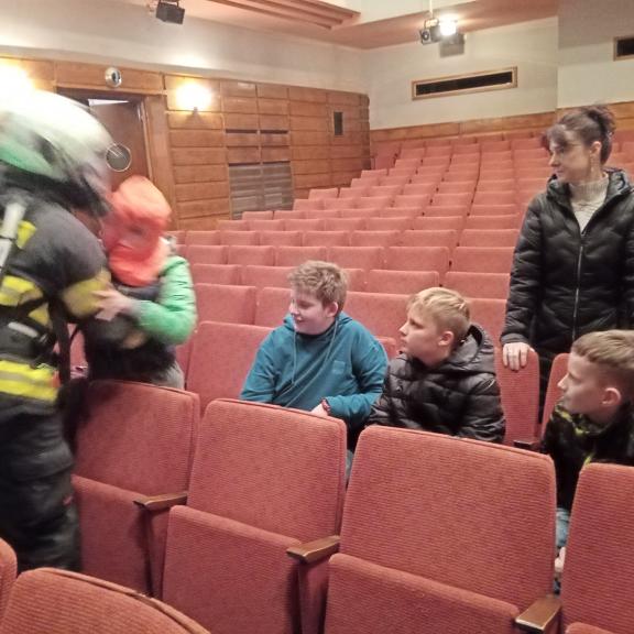 Z Jiráskova divadla byly evakuovány, jako kdyby vypukl požár.