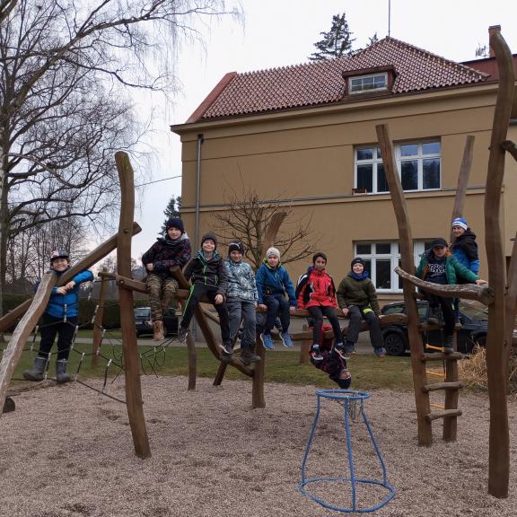 Ve školce na hřišti (s družinou)