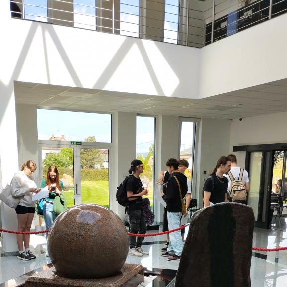 Kdo nedával pozor, vyzvídal u kamarádů,...