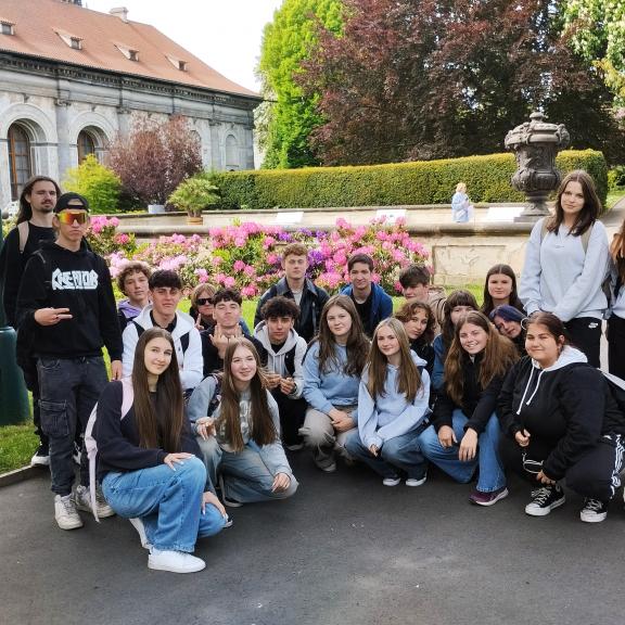 Rozkvetlé keře sváděly k fotografování.