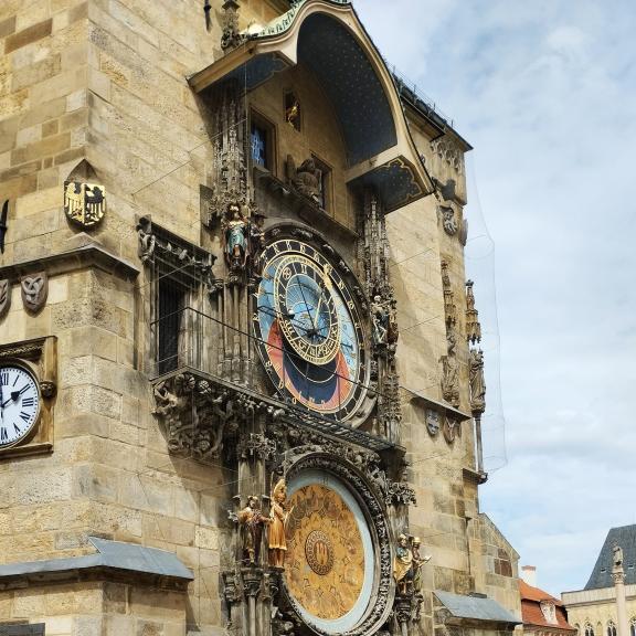 A stihli jsme nejen odbíjení orloje,...