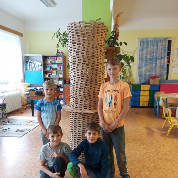 Hry a stavby ve družině