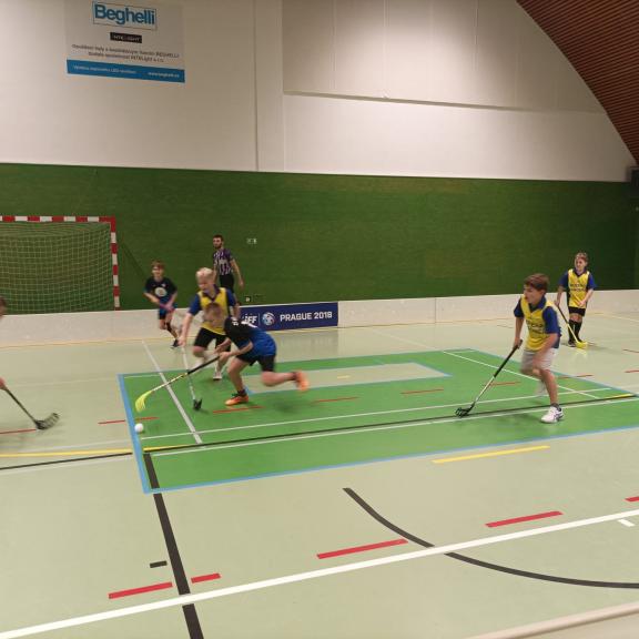 Kluci z naší školy, kteří se na turnaj připravovali každý pátek ráno před vyučováním,  dokázali týmovým pojetím a nasazením předčít všechny své soupeře. Bilance pěti výher a jedné remízy a především fakt, že v zápasech se střelecky prosadilo všech našich dvanáct žáků,  mluví za vše.