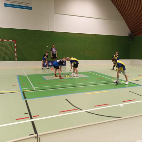 Po celkové výhře ve skupinové fázi nejprve ve čtvrtfinále deklasovali ZŠ Josefov  20:0 , v semifinále přestříleli domácí ZŠ B. Němcové Jaroměř  7:3 a ve finále i ZŠ Náchod - Plhov  2:1.