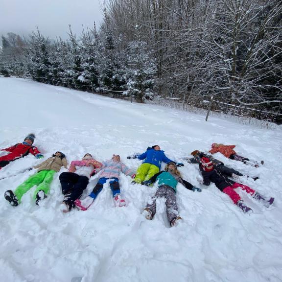 Sněhové lenošení - družinové poležení deluxe